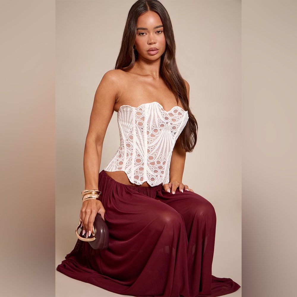 PrettyLittleThing White TEXTURED SHEER FLORAL LACE CORSET